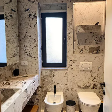Luxury Flat In Апартаменты Тирана