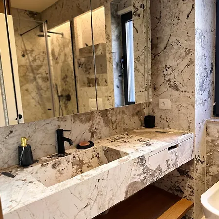 Luxury Flat In * Тирана